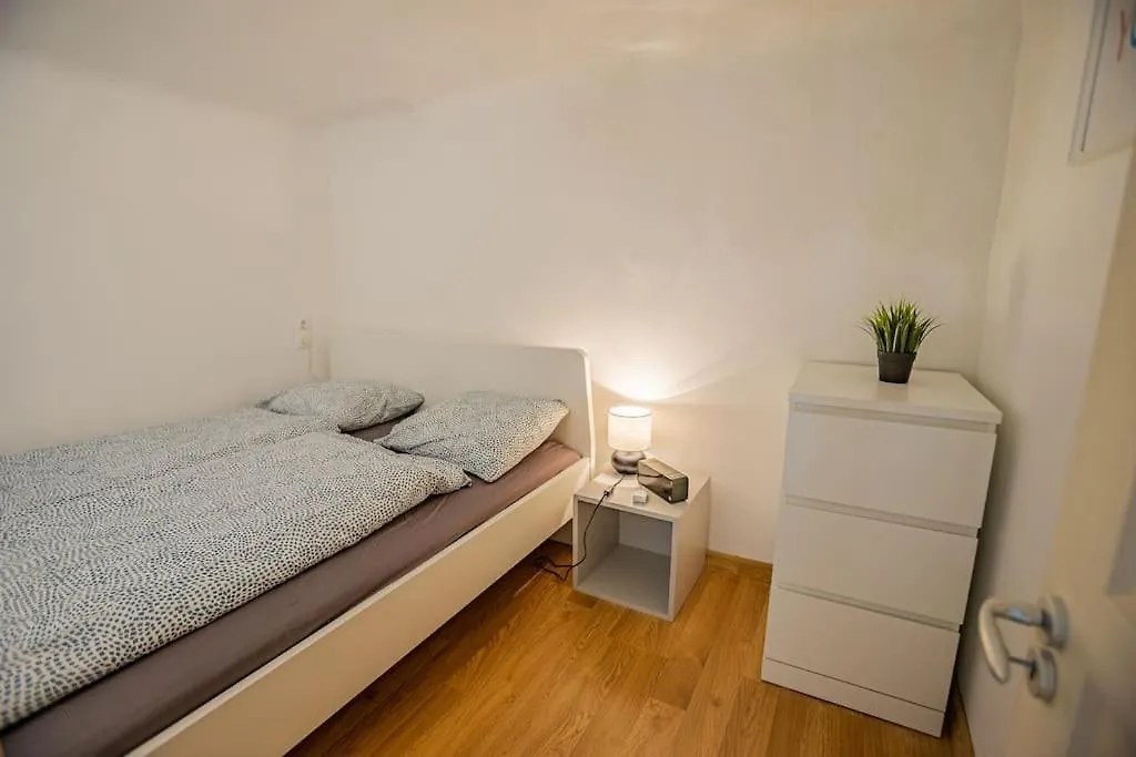 Cozy Studio Apartment In Akacfa Street Budapeste