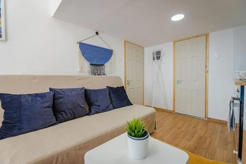 Cozy Studio Apartment In Akacfa Street Budapeste Hungria