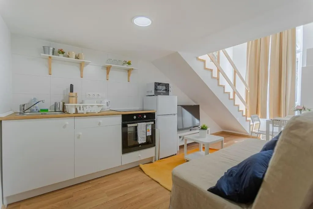 Cozy Studio Apartment In Akacfa Street Budapeste