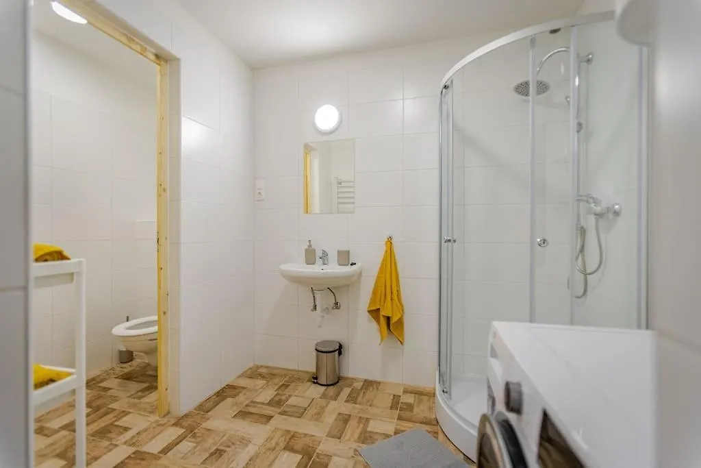 Cozy Studio Apartment In Akacfa Street Budapeste