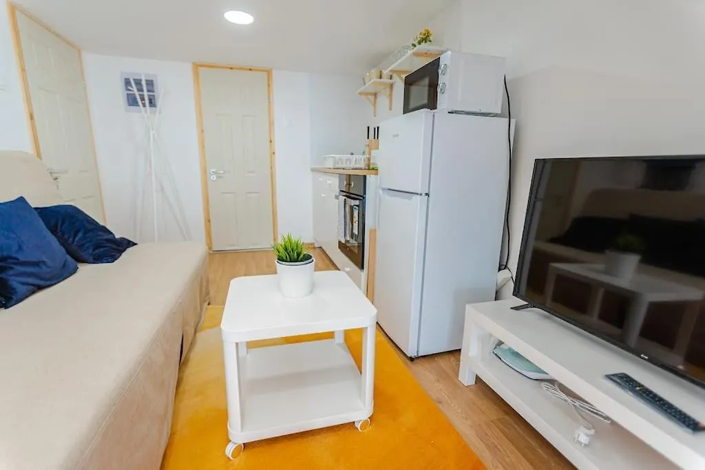Cozy Studio Apartment In Akacfa Street Budapeste 0*,
