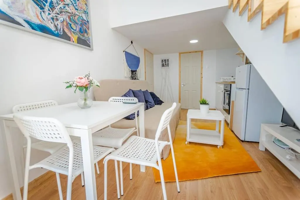 Cozy Studio Apartment In Akacfa Street Budapest